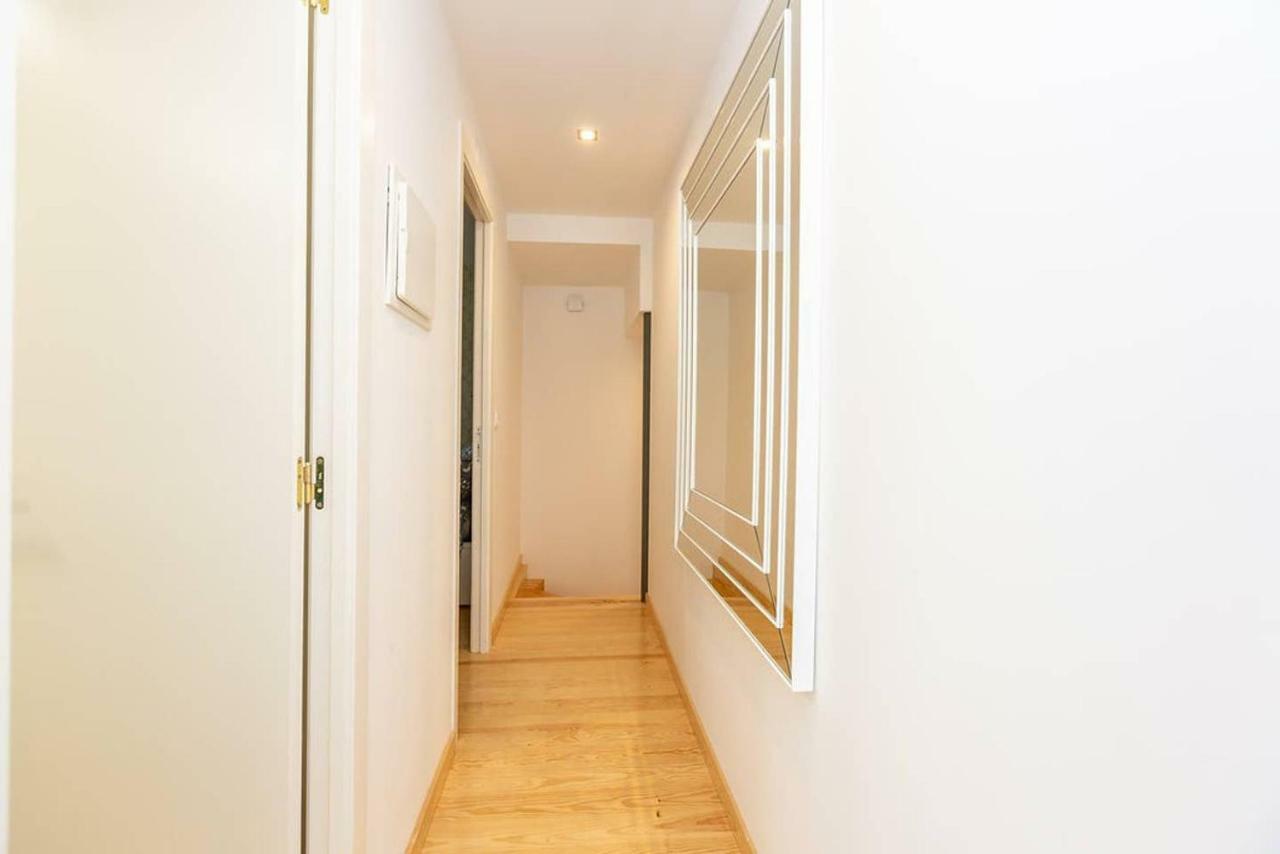 Seaside Duplex - 200m From The Beach!